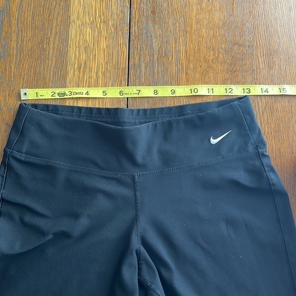 Nike Fit Dry Black Capri leggings. Size small - Picture 5 of 10